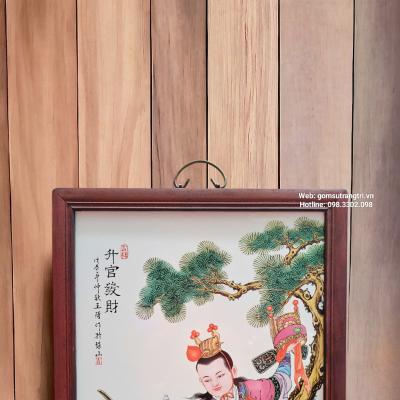 TRANH SỨ KHUNG GỖ – VINH QUY BÁI TỔ